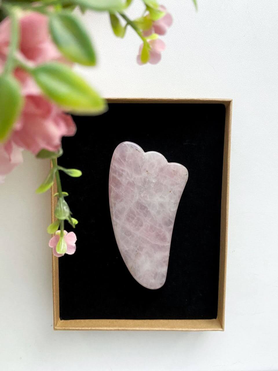 Гуаша «Лапка» из розового кварца