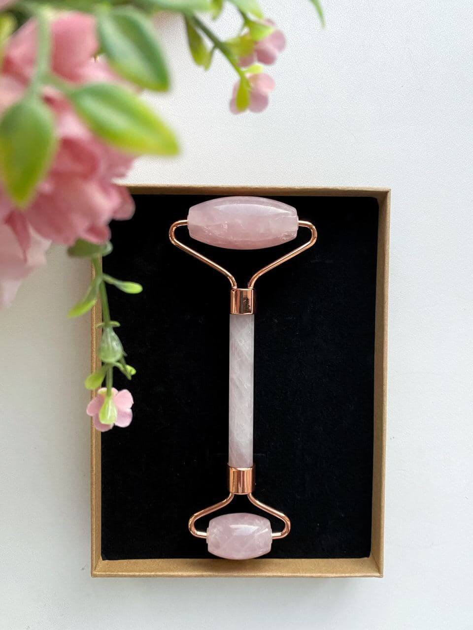 Роллер из розового кварца